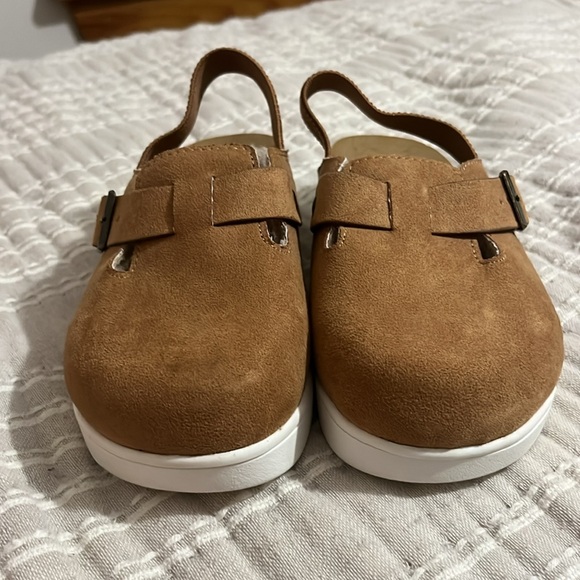 Clogs - Picture 2 of 5